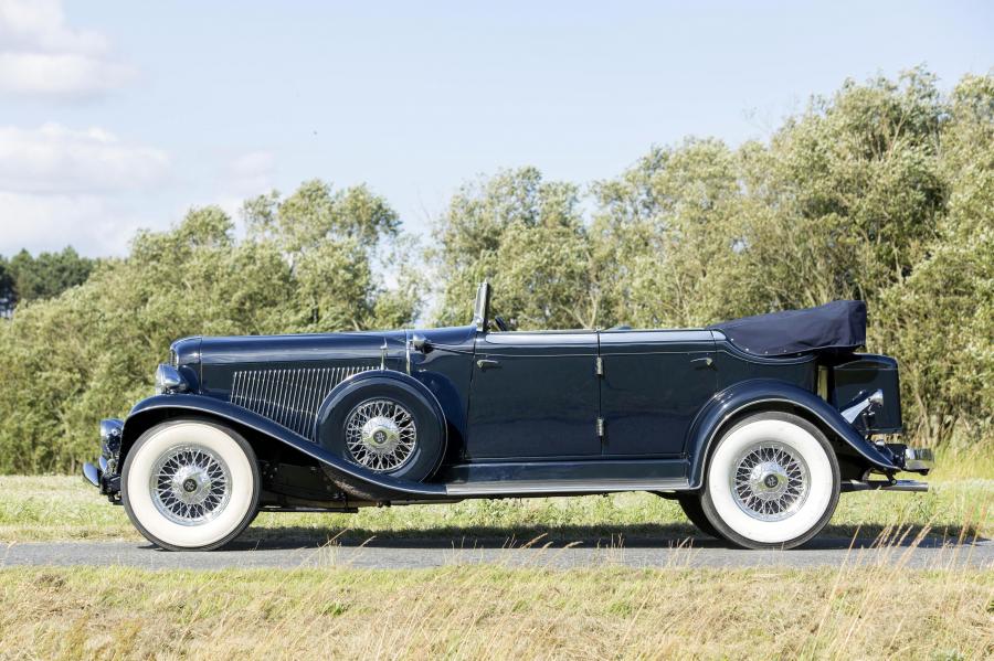  Auburn 12-165 Salon Phaeton Sedan 1933 года  (фото 4 из 21)